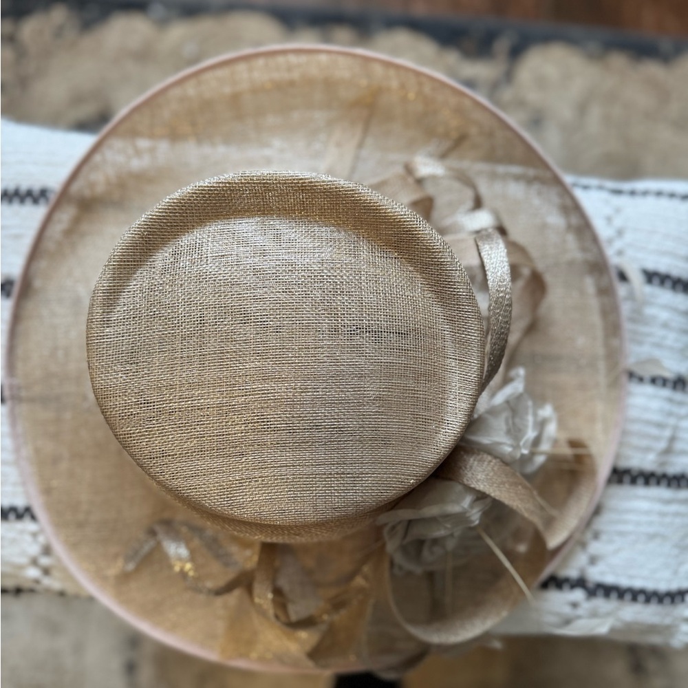 Chic Tan Women's Hat with Ribbon Detail - Picture 4 of 5